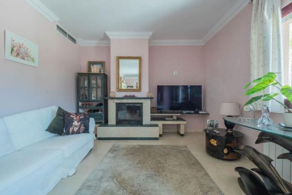 Chalet adosado en Coin photo 3