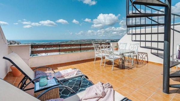 Аттик на продажу в Ático en Buenas Noches, Estepona, Эстепона photo 1