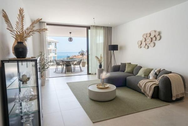 Venta de piso en Piso en Calle Canarios, 4, El Higuerón, Fuengirola, Fuengirola
 photo 1
