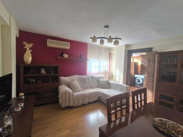 Venta de piso en Piso en Victoria Eugenia, Málaga, Málaga
 photo 1