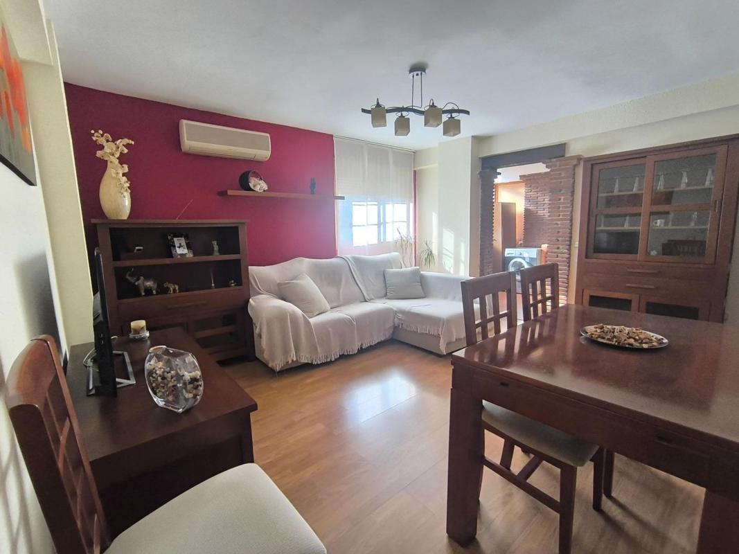 Sale of apartment in Piso en Victoria Eugenia, Málaga, Málaga
 photo 2
