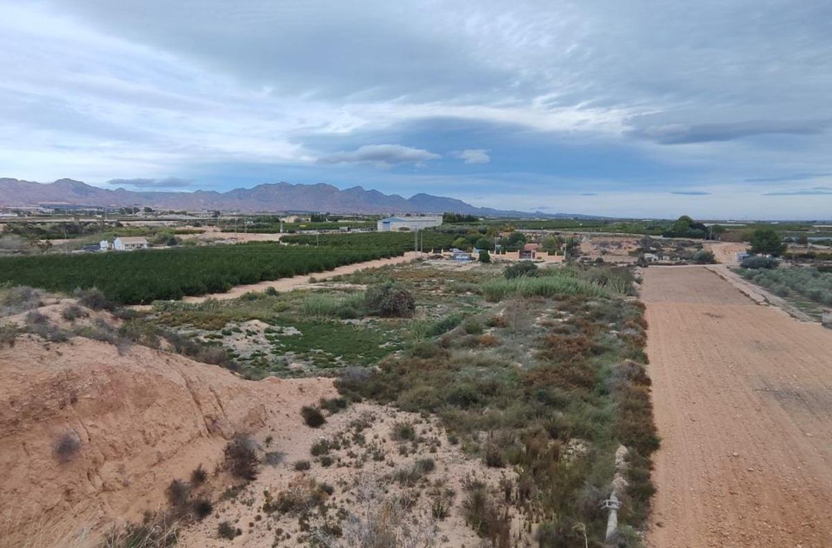 Terreno en venta en Orihuela, Alicante photo 1