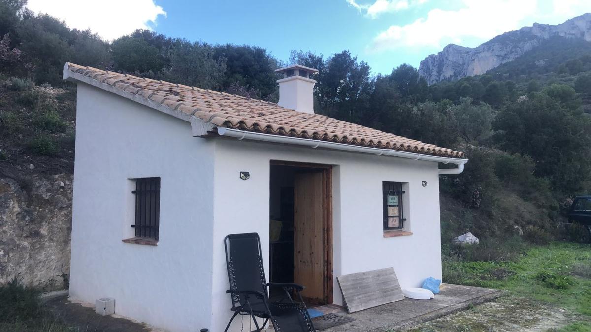 Terreno en venta en Guadalest, Alicante photo 1