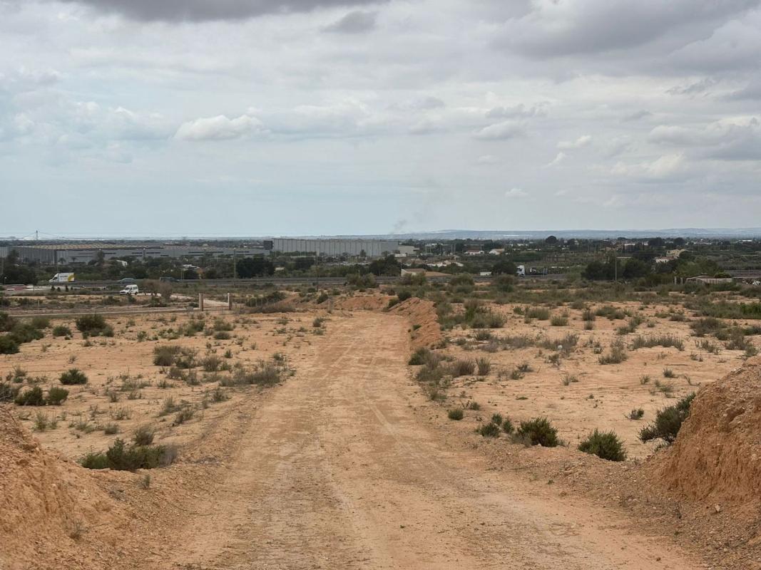 Terreno en venta en Elche / Elx, Alicante photo 3