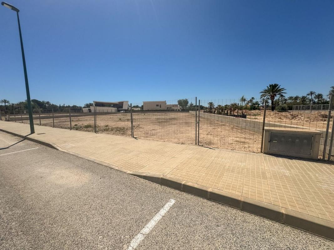 Terreno en venta en Elche / Elx, Alicante photo 2