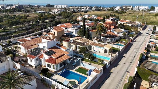 Chalet independiente en venta en Casa o chalet en Partida Barranquets, Carrer 2, 2, Els Poblets, Els Poblets
photo 1