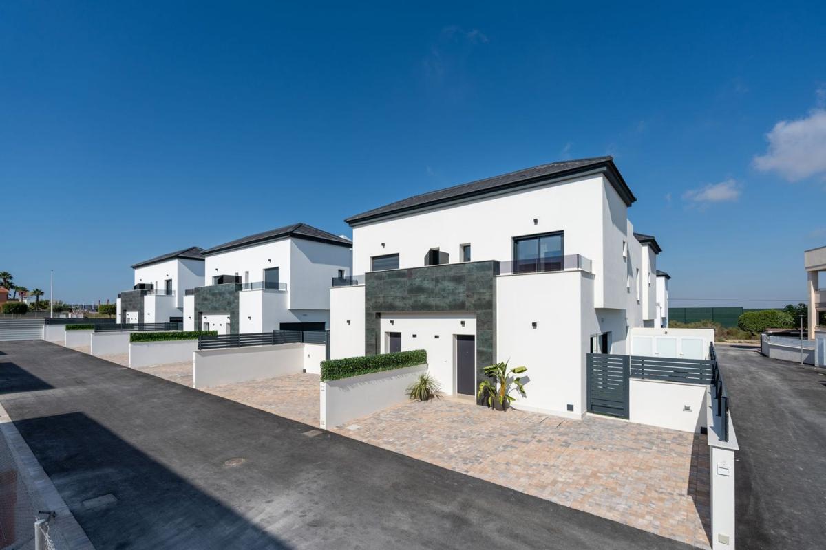 Properties for sale and rent in Spain photo 5