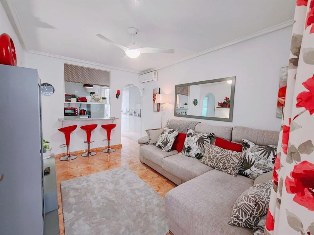 Sale of independent chalet in Casa o chalet en Calle Río Támesis, La Siesta - El Salado - Torreta, Torrevieja, Torrevieja
 photo 3