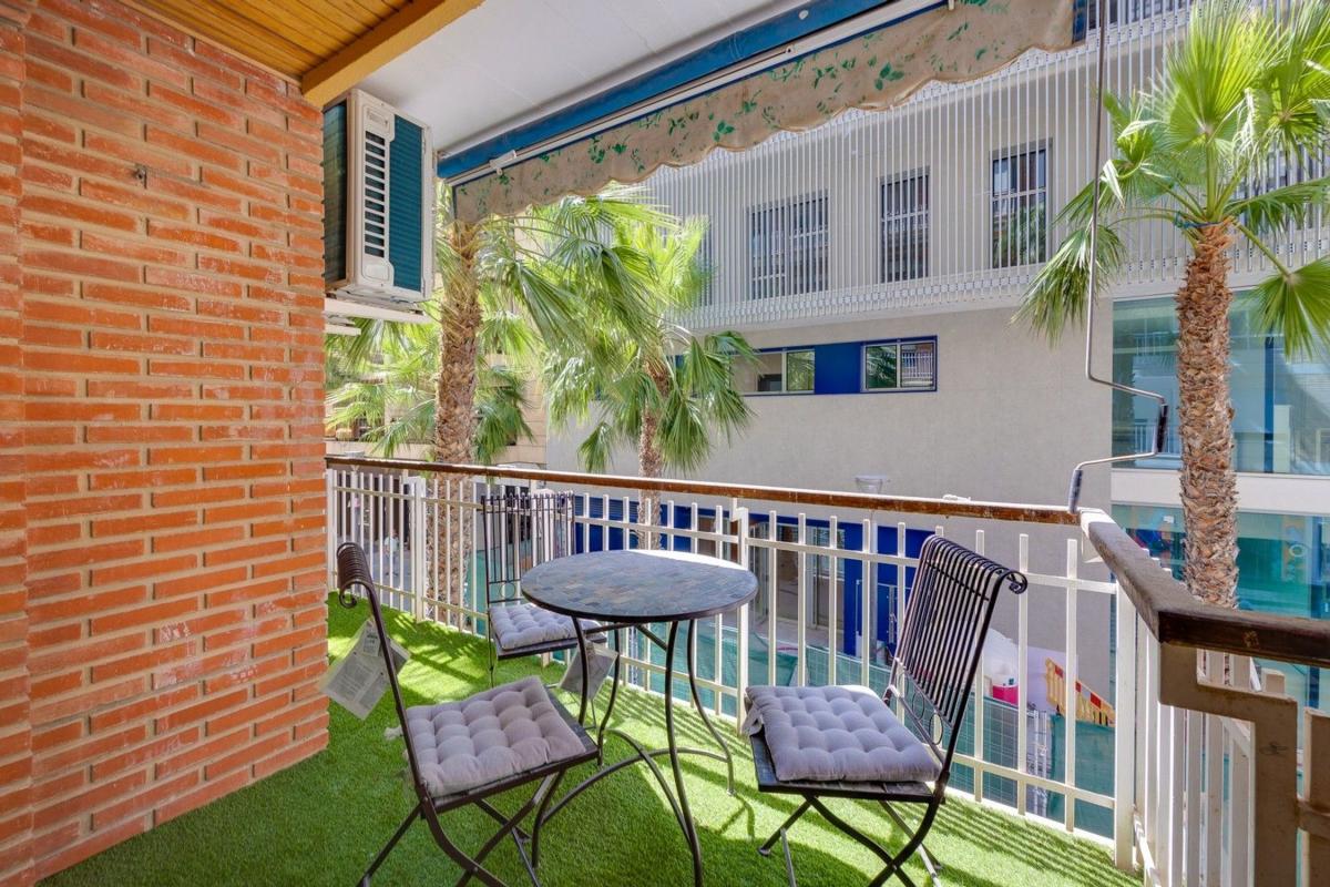 Venta de piso en Piso en Calle Canónigo Torres, Centro - Muelle Pesquero, Torrevieja, Torrevieja
photo 1