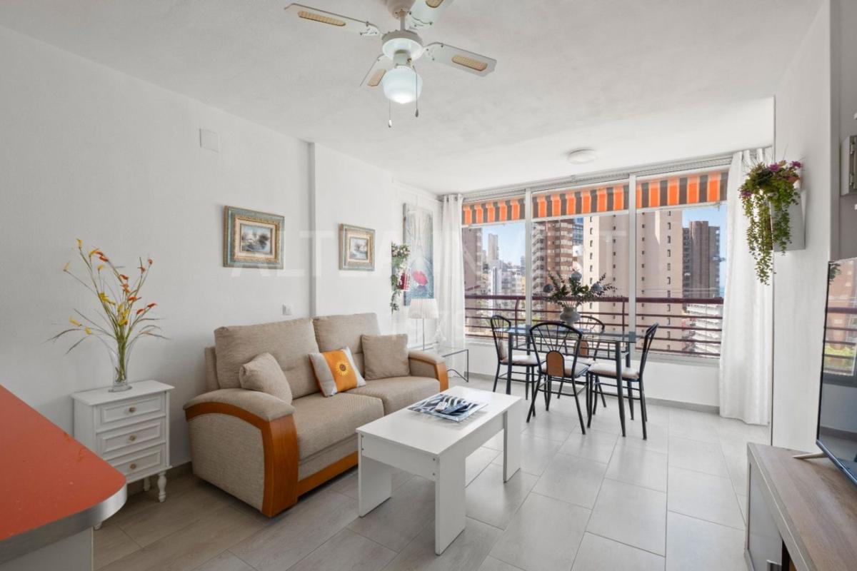 Sprzedaż mieszkania w Piso en Calle de Londres, 4, Zona Sierra Helada, Benidorm, Benidorm
photo 1
