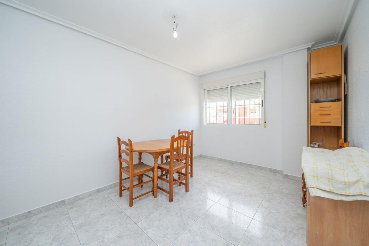 Venta de piso en Piso en Camino de Beniel, Desamparados-Hurchillo-Torremendo, Orihuela, Orihuela
photo 4