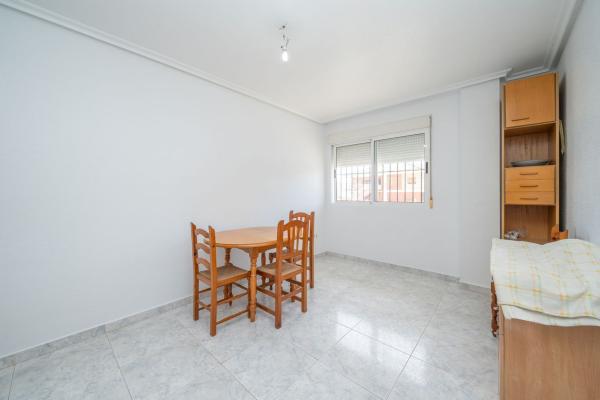 Venta de piso en Piso en Camino de Beniel, Desamparados-Hurchillo-Torremendo, Orihuela, Orihuela
 photo 4