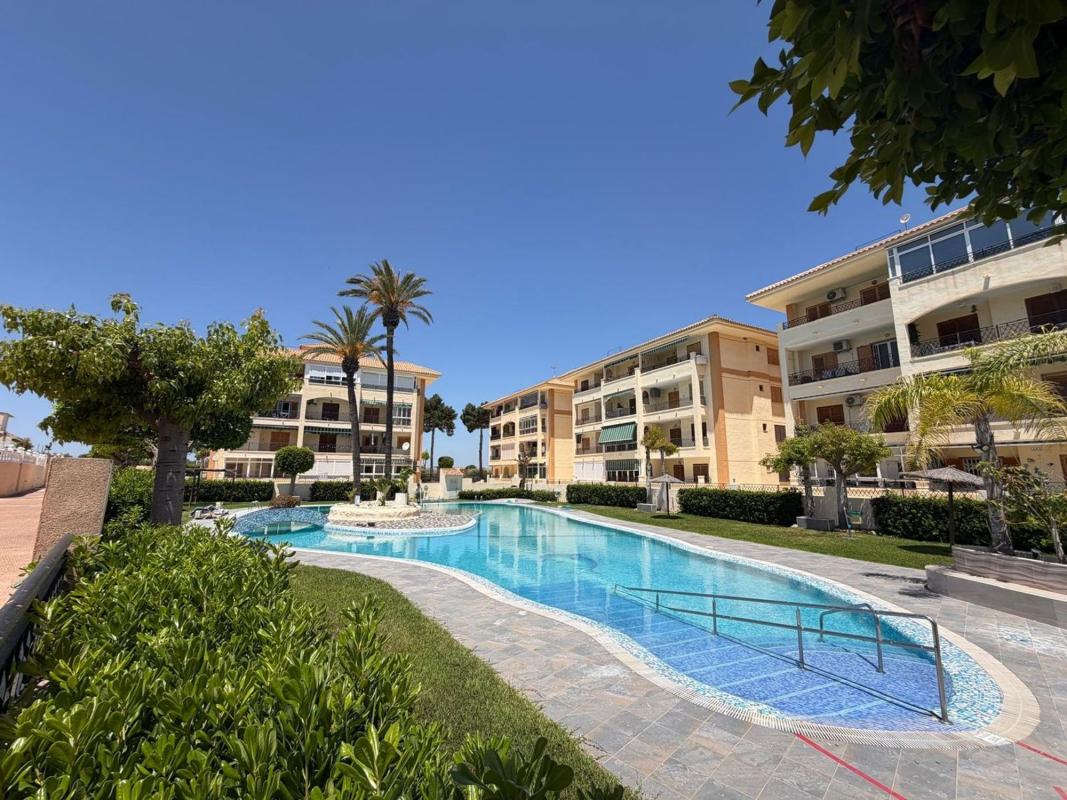 Venta de piso en Piso en Calle Alamo, Cañada del Molino, Torrevieja, Torrevieja
photo 2