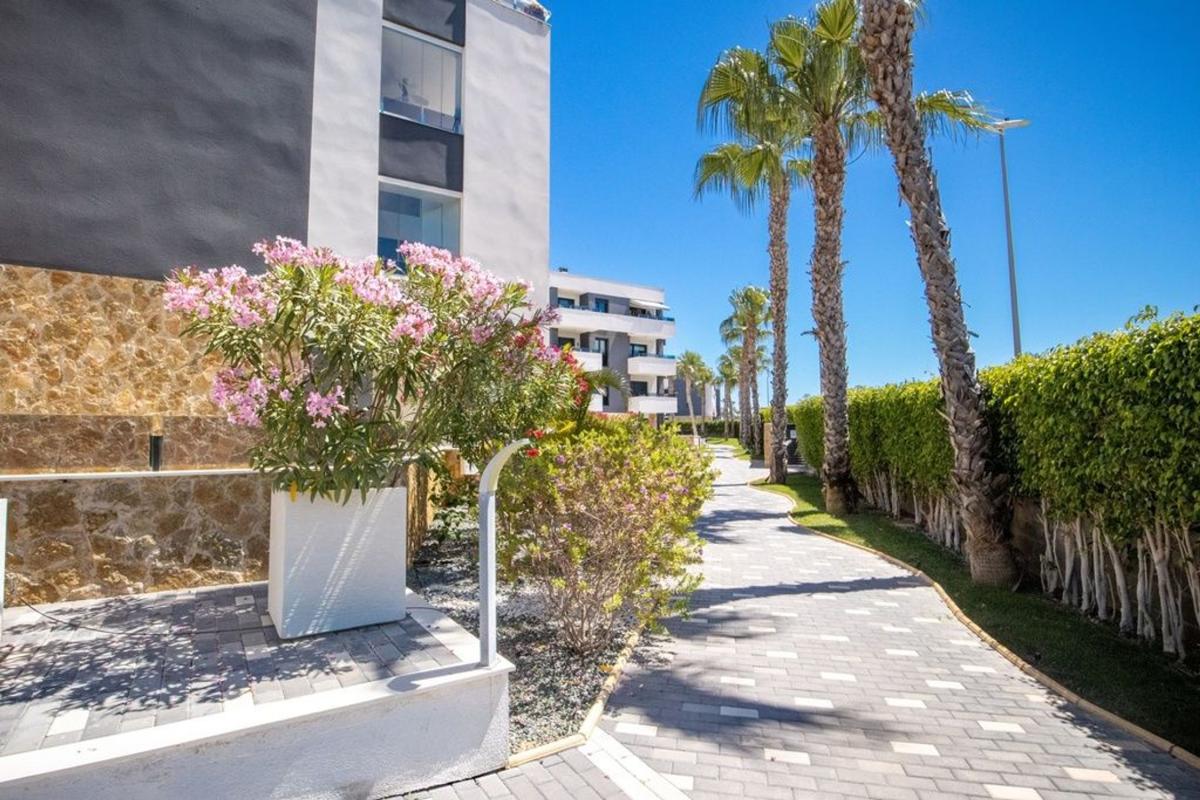 Venta de ático en  Ático en av. Escorpiones, Los Balcones - Los Altos del Edén, Torrevieja, Torrevieja photo 4