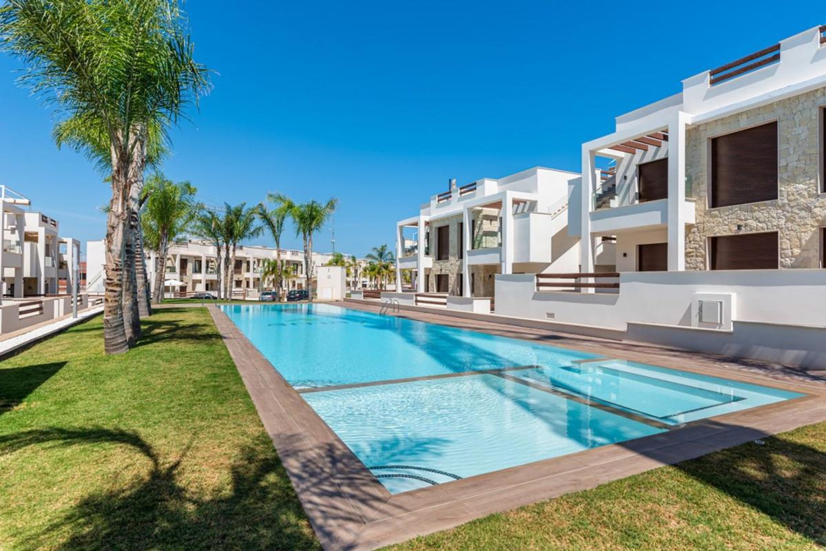 Venta de piso en Piso en Calle Pego, Los Balcones - Los Altos del Edén, Torrevieja, Torrevieja
photo 1