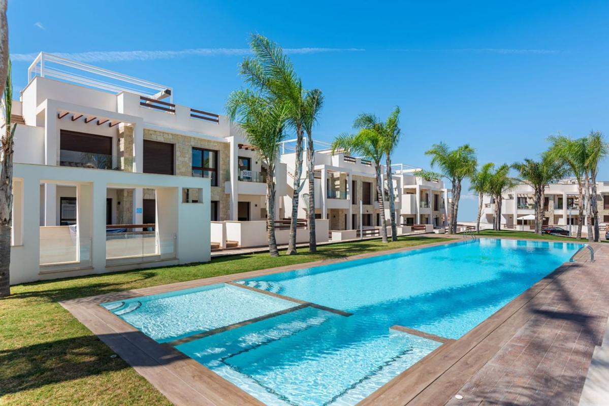 Venta de piso en Piso en Calle Pego, Los Balcones - Los Altos del Edén, Torrevieja, Torrevieja
photo 2
