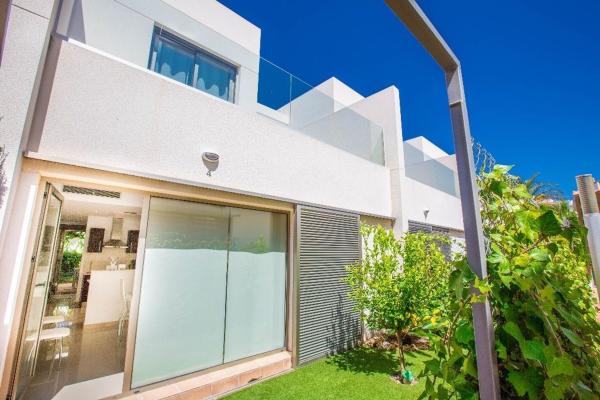 Independent chalet for sale in Casa o chalet en Calle Mar Rizada, Punta Prima, Torrevieja, Torrevieja
photo 1
