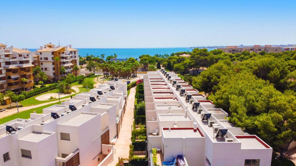 Sale of independent chalet in Casa o chalet en Calle Mar Rizada, Punta Prima, Torrevieja, Torrevieja
 photo 2