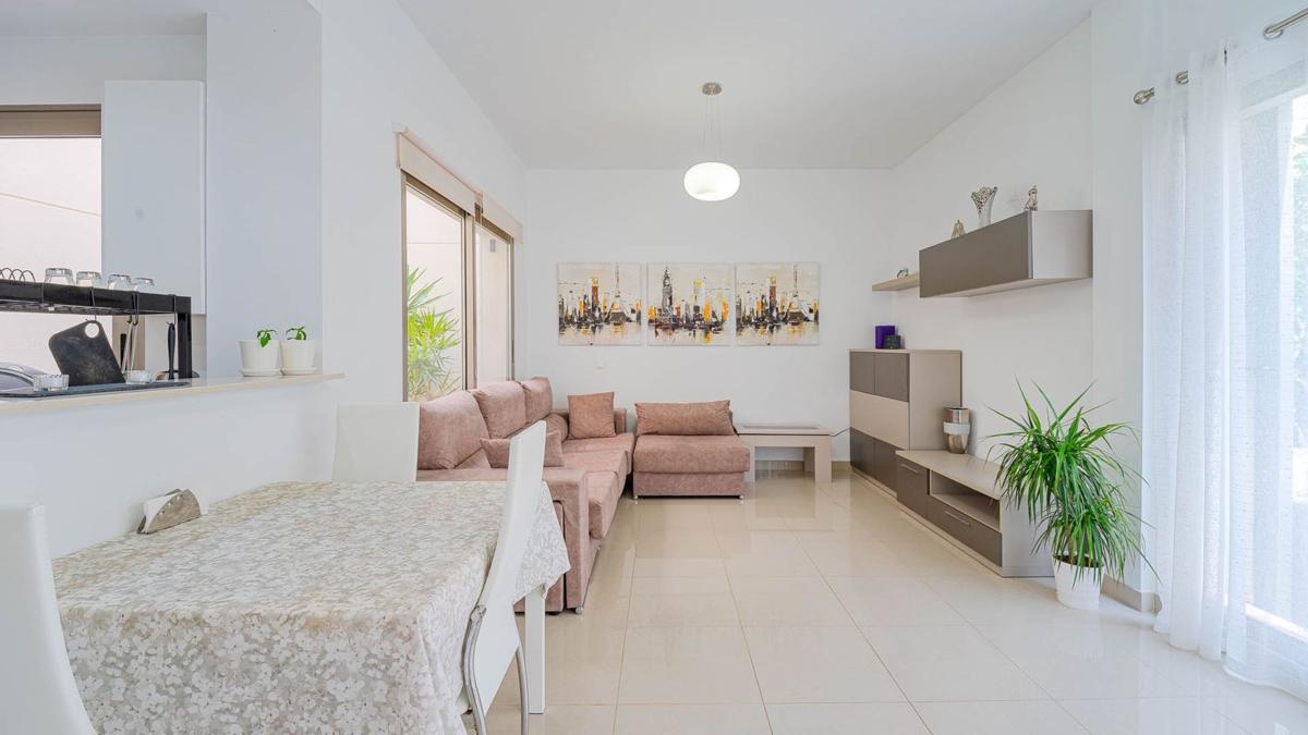 Sale of independent chalet in Casa o chalet en Calle Mar Rizada, Punta Prima, Torrevieja, Torrevieja
 photo 3