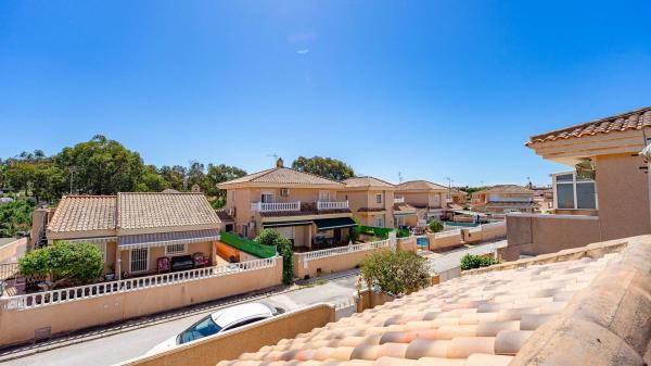 Chalet wolnostojący na sprzedaż w  Casa o chalet en Calle las Villas III, Los Balcones - Los Altos del Edén, Torrevieja, Torrevieja photo 4