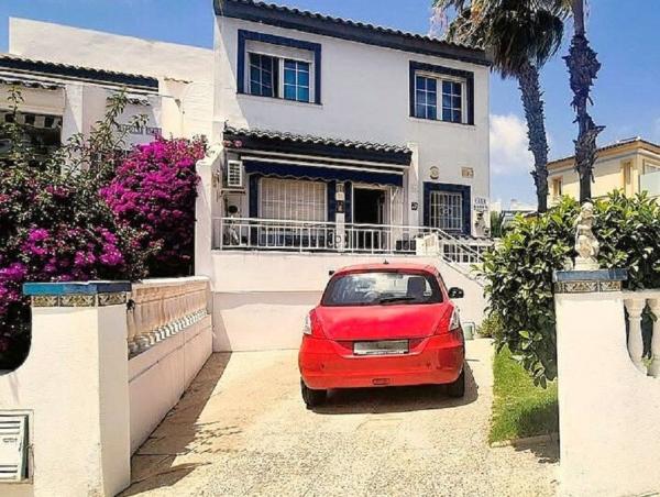 Chalet pareado en Calle Tramontana, Villamartín, Orihuela photo 1