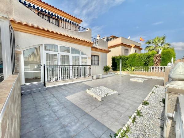 Chalet pareado en Playa Flamenca, Orihuela thumbnail 1