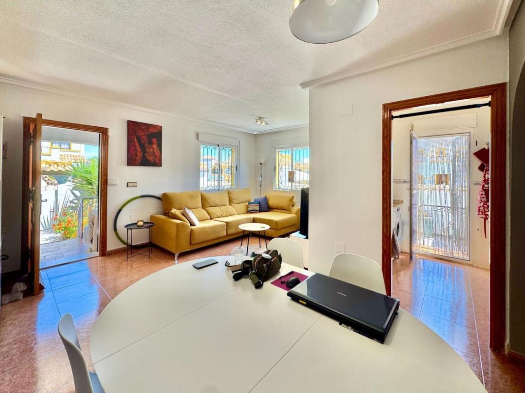 Sale of independent chalet in Casa o chalet en Zona Lago - Los Almendros, Orihuela, Orihuela
photo 3