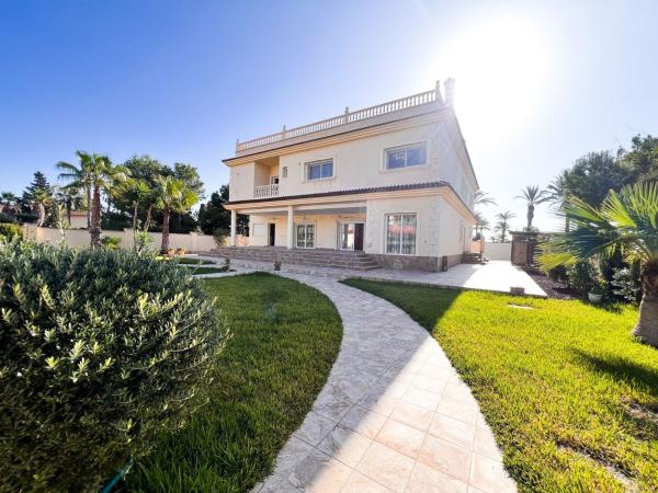 Частный шале на продаже в Casa o chalet en Cabo Roig, Orihuela, Ориуэла photo 1