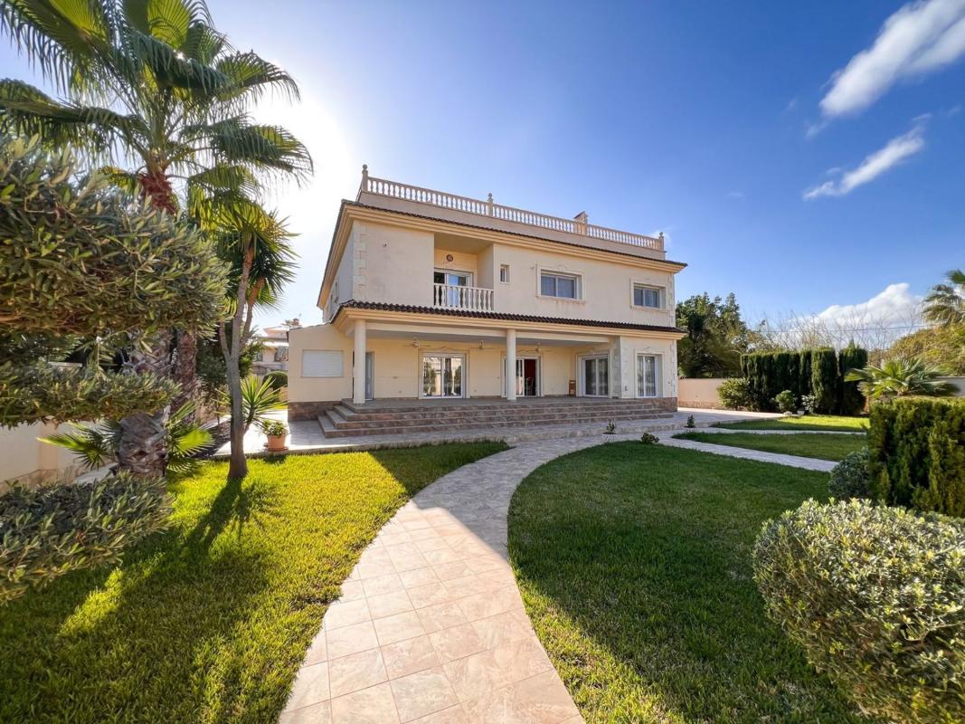 Продажа отдельного шале в  Casa o chalet en Cabo Roig, Orihuela, Ориуэла photo 2