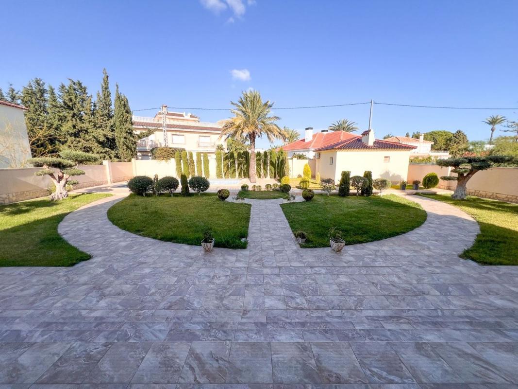 Продажа отдельного шале в  Casa o chalet en Cabo Roig, Orihuela, Ориуэла photo 4