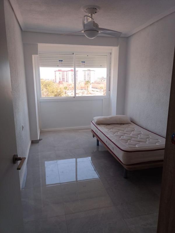 Venta de piso en Piso en Calle de la Virgen de la Salud, 5, Tómbola - Rabasa, Alicante / Alacant, Alicante / Alacant
 photo 2