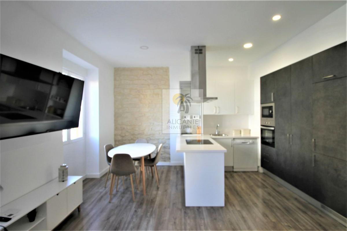 Venta de piso en Piso en Avenida La estacion, 3, Ensanche-Diputación, Alicante / Alacant, Alicante / Alacant
 photo 2