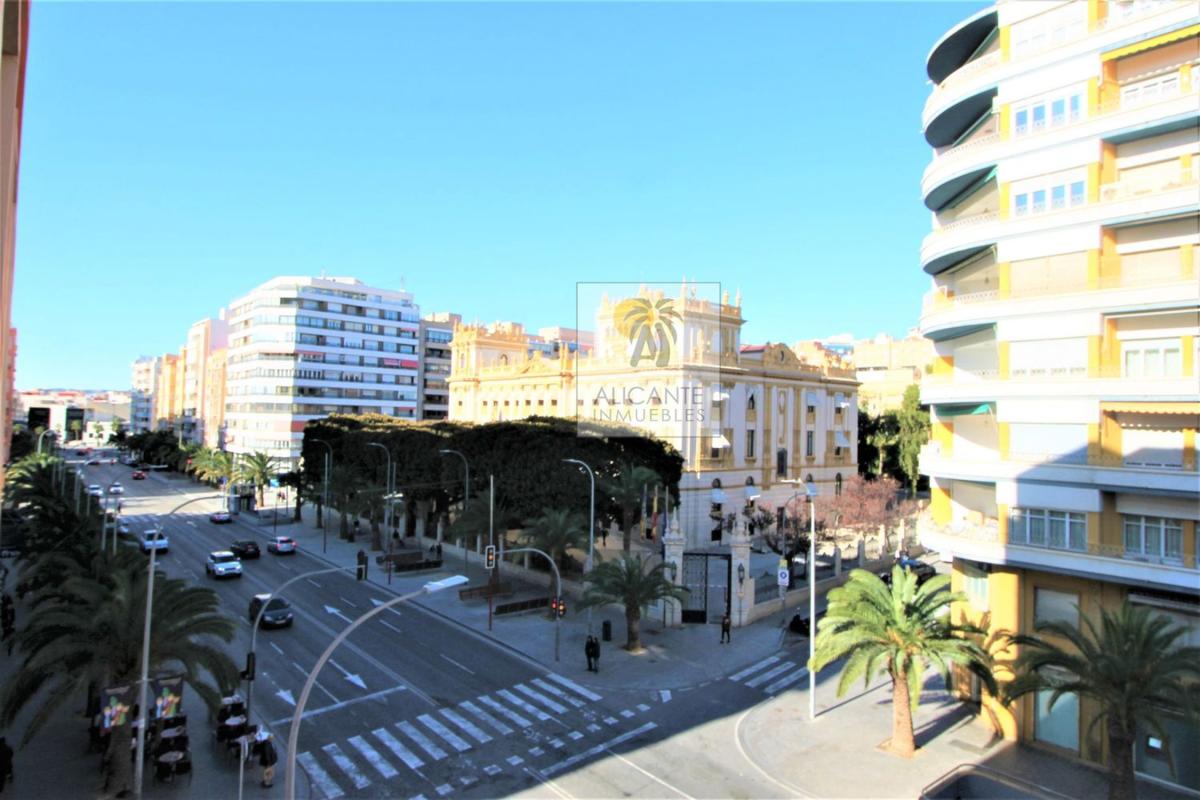 Venta de piso en Piso en Avenida La estacion, 3, Ensanche-Diputación, Alicante / Alacant, Alicante / Alacant
 photo 5