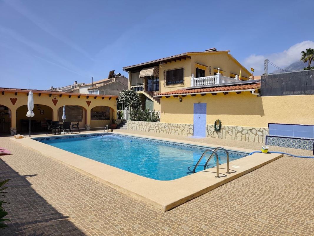 Properties for sale and rent in Spain photo 1