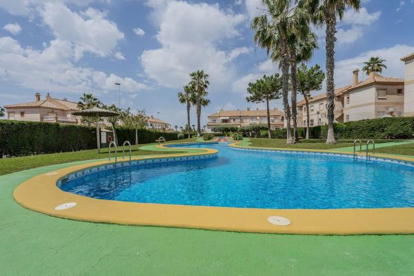 Venta de piso en Piso en Avenida del Sur s/n, Aguas Nuevas, Torrevieja, Torrevieja
 photo 1