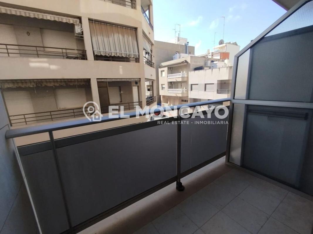 Venta de piso en Piso en Calle Ausiàs March, Zona Pueblo, Guardamar del Segura, Guardamar del Segura
photo 1