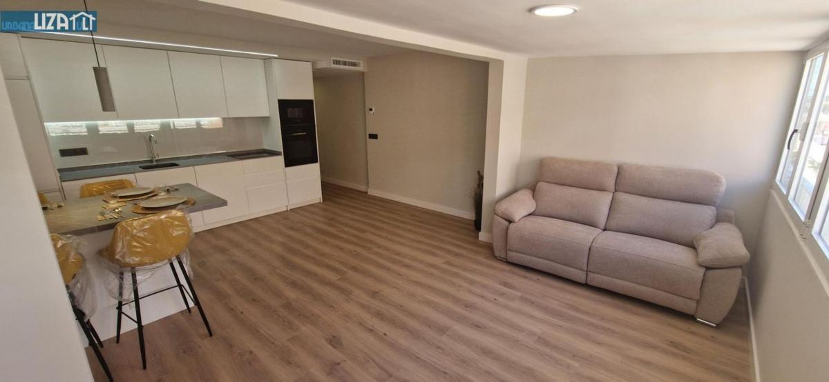 Venta de piso en Piso en Avenida Jesús Astondoa Santamaría, 10, Puerto, Santa Pola, Santa Pola
photo 3