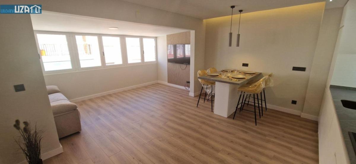 Venta de piso en Piso en Avenida Jesús Astondoa Santamaría, 10, Puerto, Santa Pola, Santa Pola
photo 4