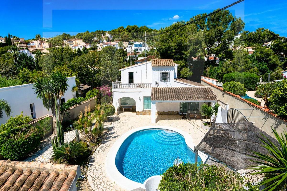 Venta de chalet independiente en Casa o chalet en Cala Advocat - Baladrar, Benissa, Benissa
photo 1