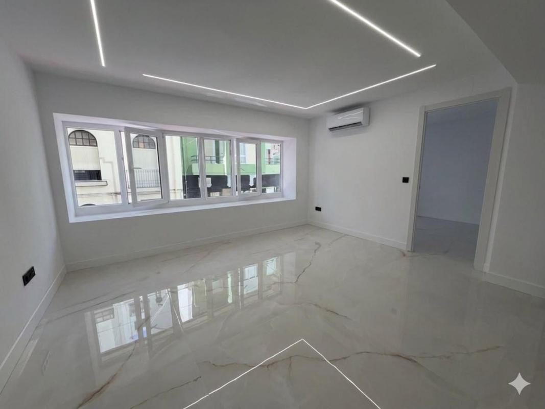 Venta de piso en Piso en Calle de Juan de Herrera, Mercado, Alicante / Alacant, Alicante / Alacant
photo 1