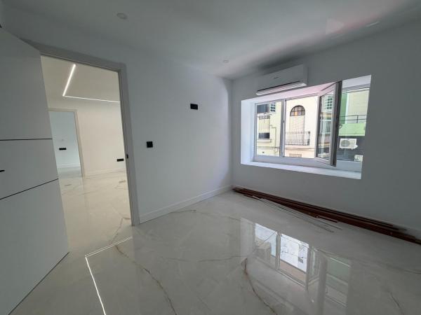 Venta de piso en Piso en Calle de Juan de Herrera, Mercado, Alicante / Alacant, Alicante / Alacant
 photo 3