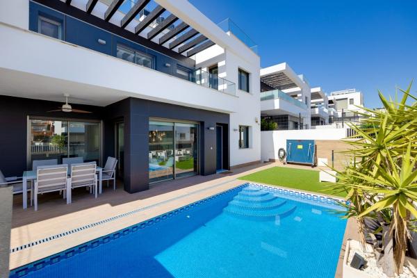 Casa o chalet independiente en Calle Navia, Villamartín, Orihuela photo 1