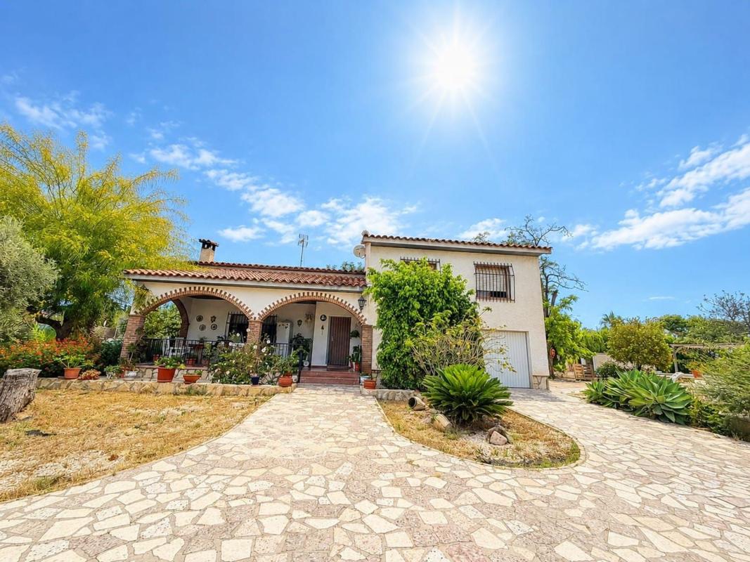 Propiedades en venta y alquiler en España photo 1