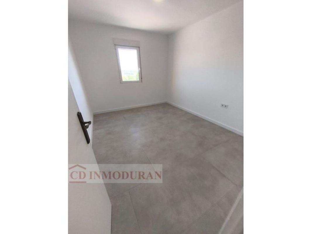 Venta de piso en Piso en Calle Pintor Pedro Camacho, Ciudad Elegida, Alicante / Alacant, Alicante / Alacant
photo 2
