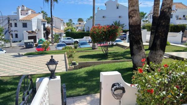 Chalet adosado en Calle Ruperto Chapi, Villamartín, Orihuela photo 1