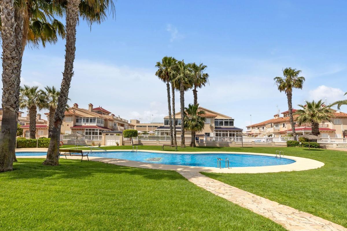 Venta de piso en Piso en Calle Pino Carrasco, 4, Zeniamar, Orihuela, Orihuela
photo 2