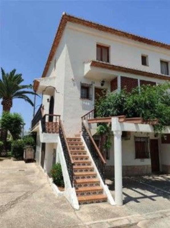 Propiedades en venta y alquiler en España photo 1