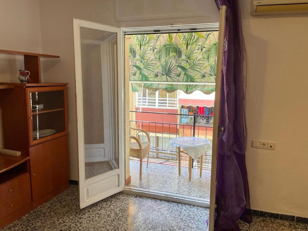 Venta de piso en Piso en Calle Sevilla, Carolinas Bajas, Alicante / Alacant, Alicante / Alacant
photo 1