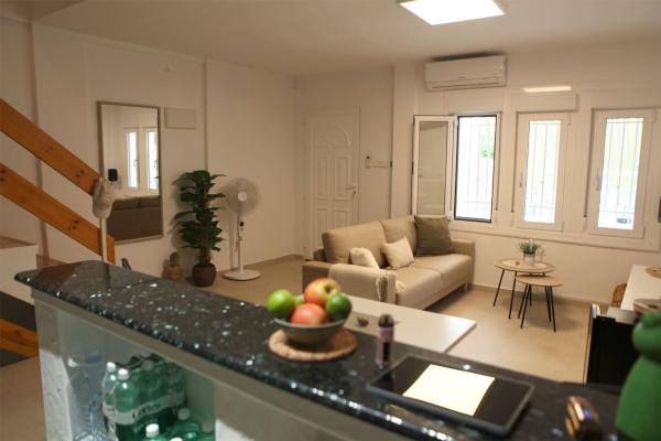 Chalet adosado en Avenida Suiza, 61, Los Europeos, Torrevieja thumbnail 2