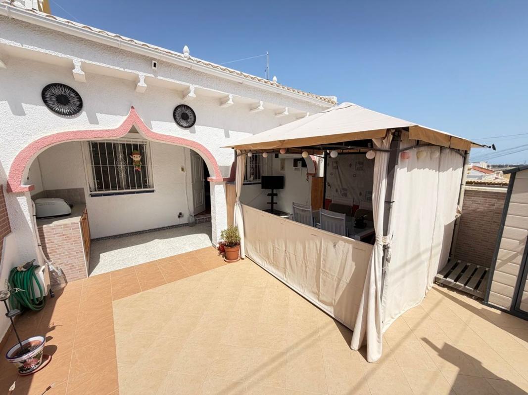 Sale of independent chalet in Casa o chalet en Calle Rafael Narbona, Centro, San Miguel de Salinas, San Miguel de Salinas
photo 1